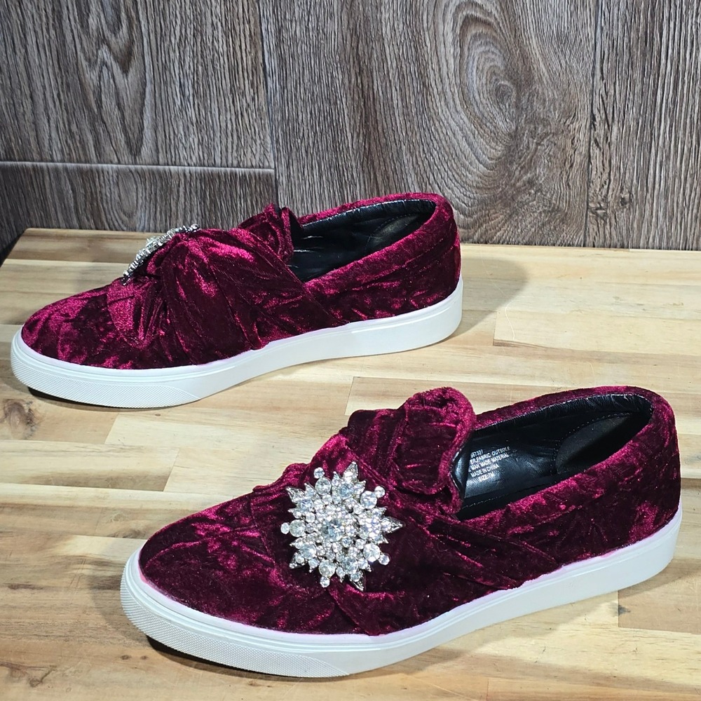 Wendy Williams Velvet‎ Rhinestone Brooch Slip On Sneakers 7M Burgundy Wine